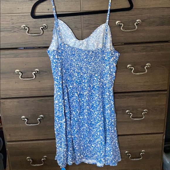 NWOT blue floral dress. Never worn, only tried on - Picture 6 of 8